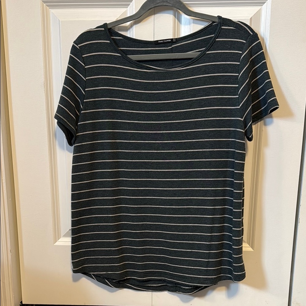 Pink Clover Daisee Green Button Back Knit Tee Stitch fix